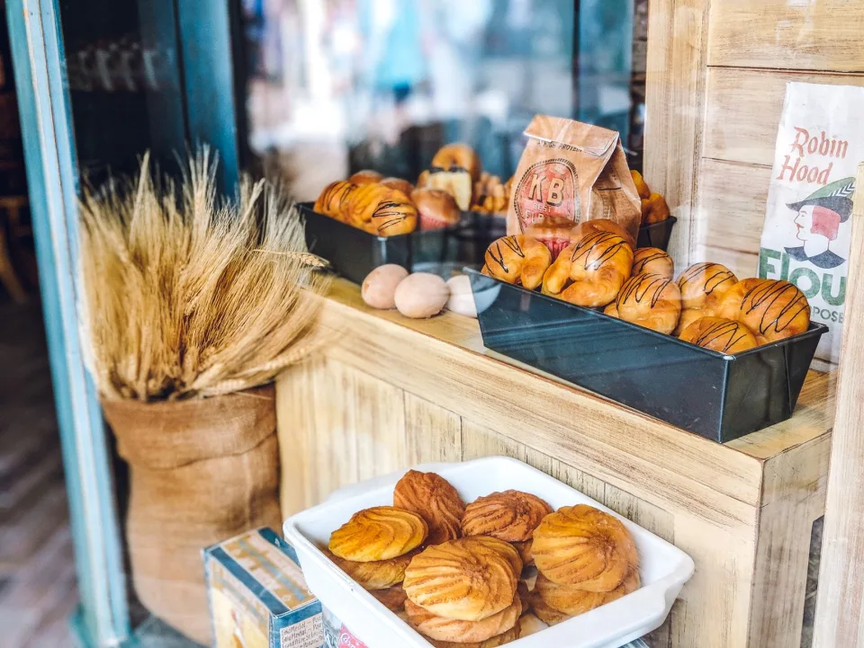 Bánh kem sinh nhật trang trí hoa